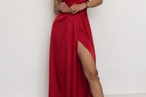 czerwona sukienka satynowa
